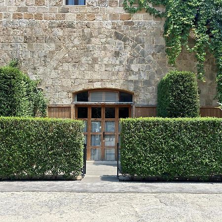 Old Town Guesthouses Μπατρούν Εξωτερικό φωτογραφία