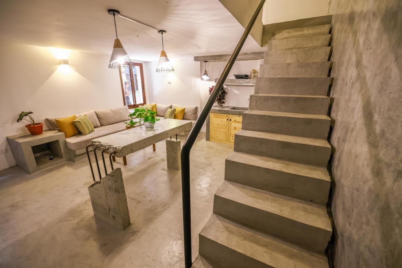Old Town Guesthouses Μπατρούν Εξωτερικό φωτογραφία