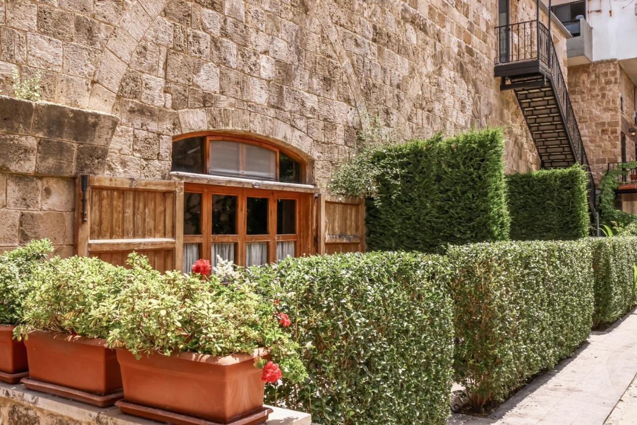 Old Town Guesthouses Μπατρούν Εξωτερικό φωτογραφία