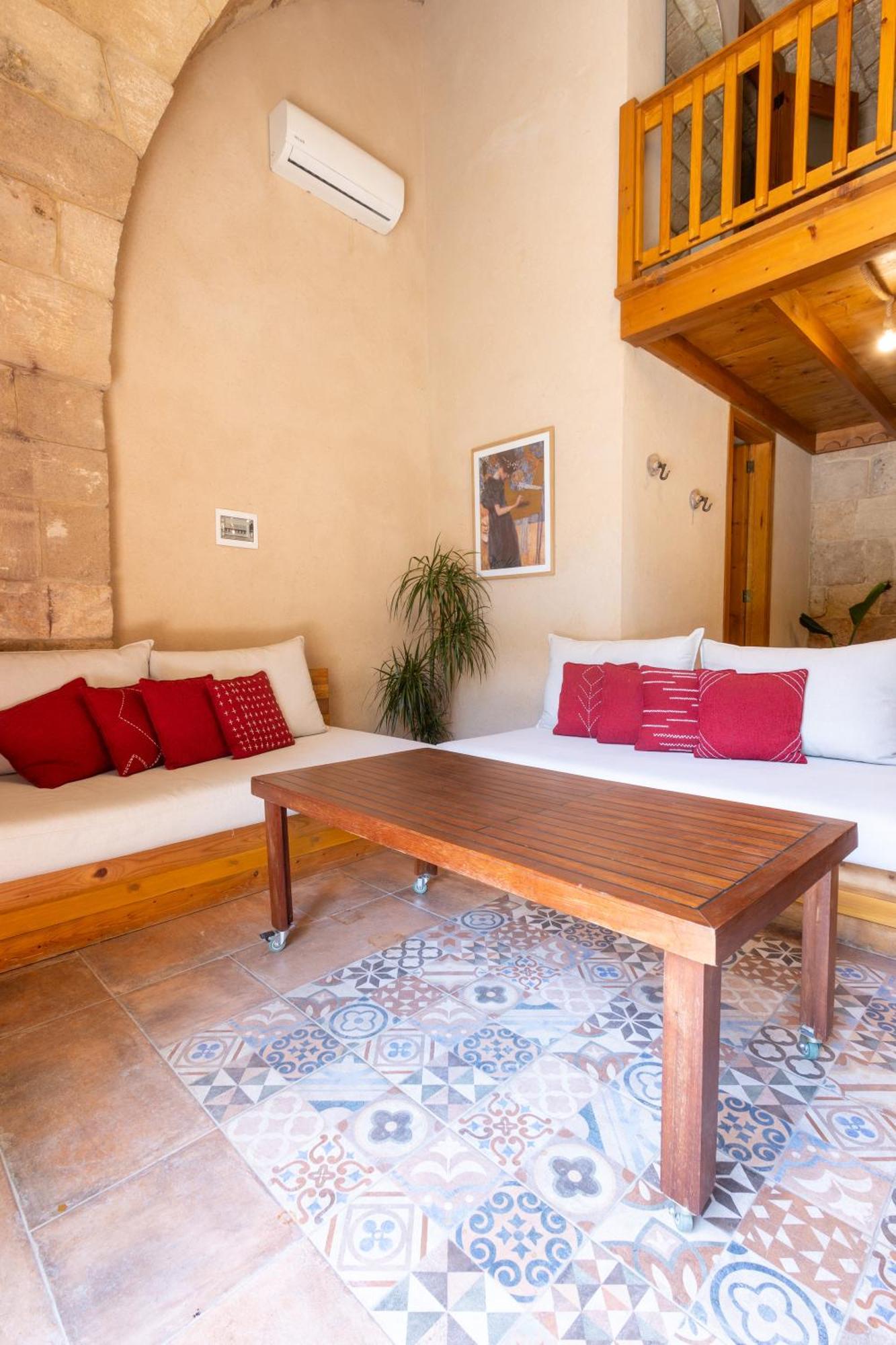 Old Town Guesthouses Μπατρούν Εξωτερικό φωτογραφία
