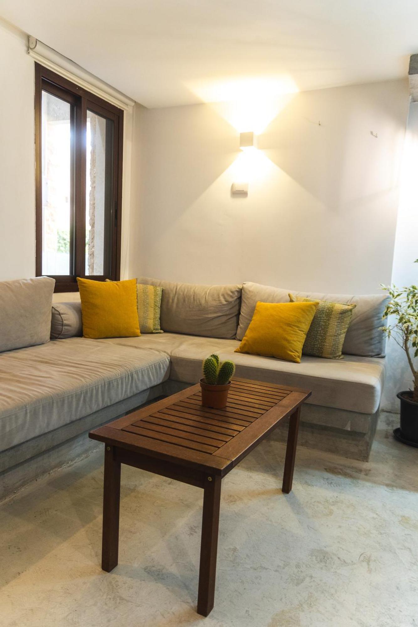Old Town Guesthouses Μπατρούν Εξωτερικό φωτογραφία