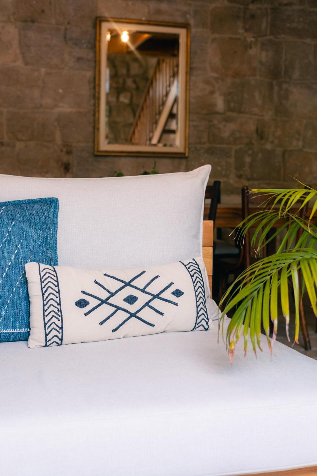 Old Town Guesthouses Μπατρούν Εξωτερικό φωτογραφία
