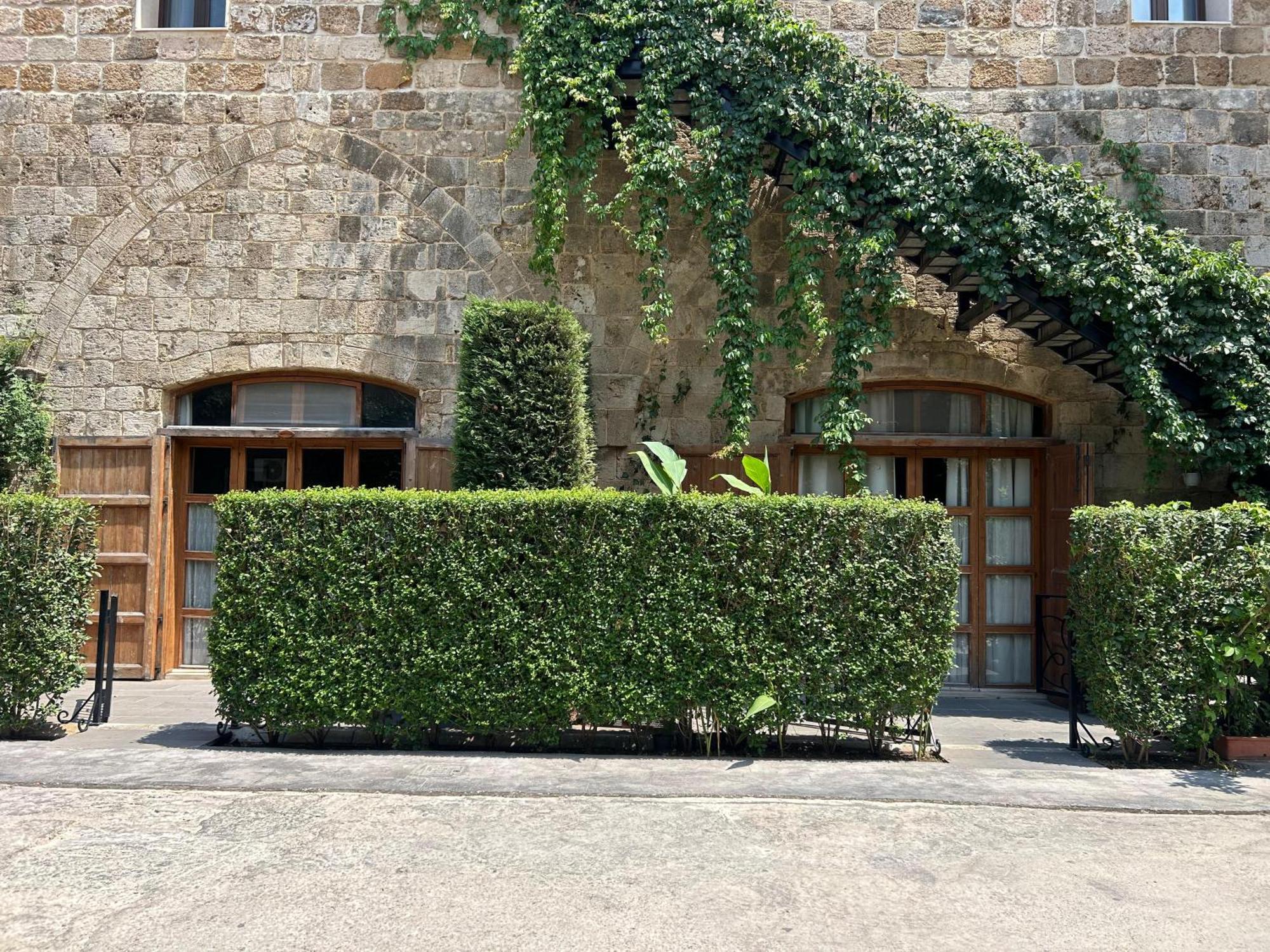 Old Town Guesthouses Μπατρούν Εξωτερικό φωτογραφία