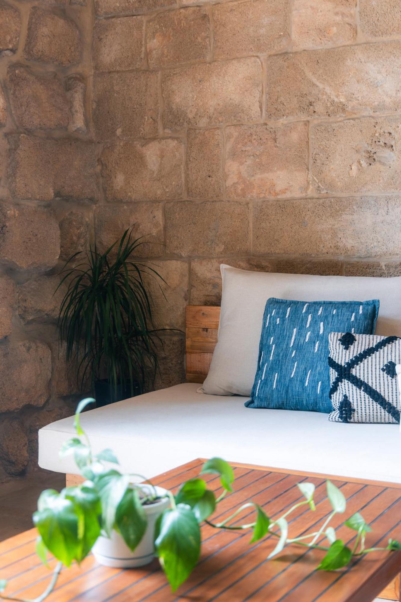 Old Town Guesthouses Μπατρούν Εξωτερικό φωτογραφία